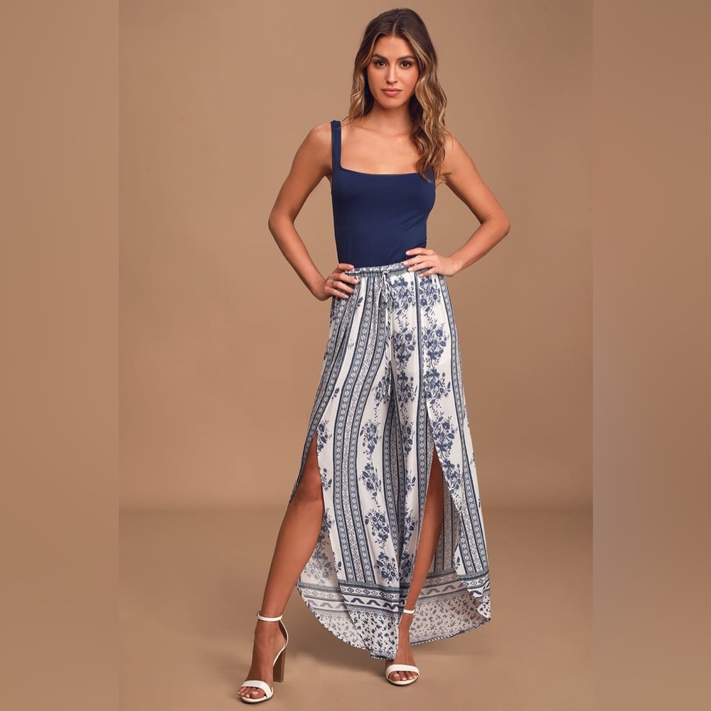 Best Buds White and Blue Floral Print Wide-Leg Pants